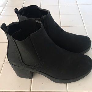 black chunky boohoo boots